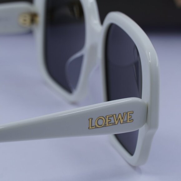 Loewe LW40134U 25A Square Sunglasses – Ivory\Smoke - Picture 6 of 10